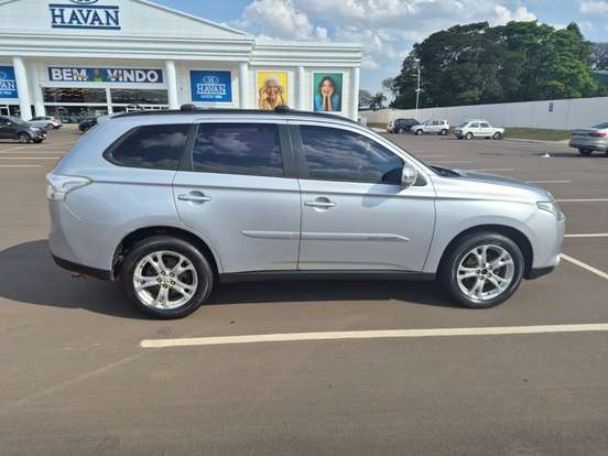 MITSUBISHI-OUTLANDER-2013
