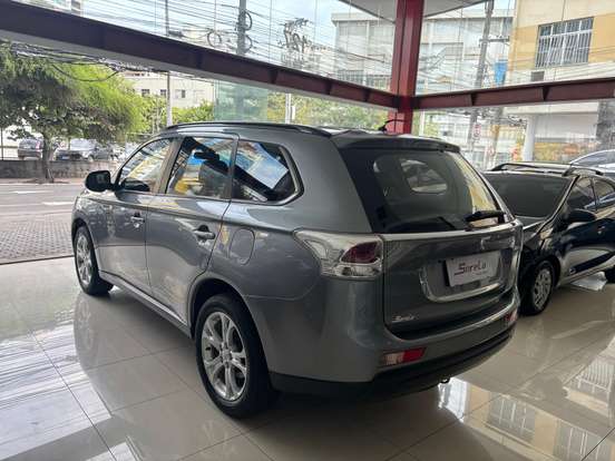 MITSUBISHI-OUTLANDER-2.0 16V GASOLINA 4P AUTOMÁTICO MITSUBISHI-OUTLANDER-2014