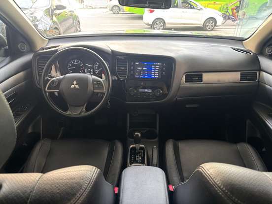 MITSUBISHI-OUTLANDER-2.0 16V GASOLINA 4P AUTOMÁTICO MITSUBISHI-OUTLANDER-2014