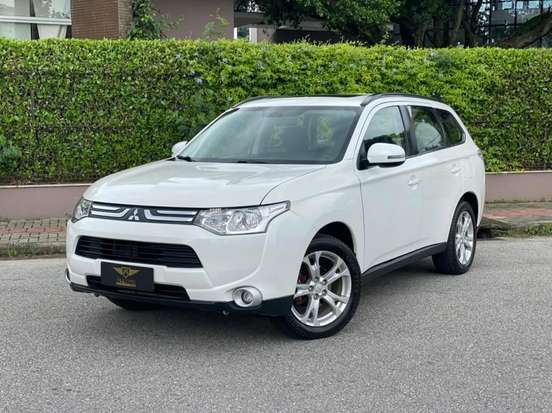 MITSUBISHI-OUTLANDER-2013