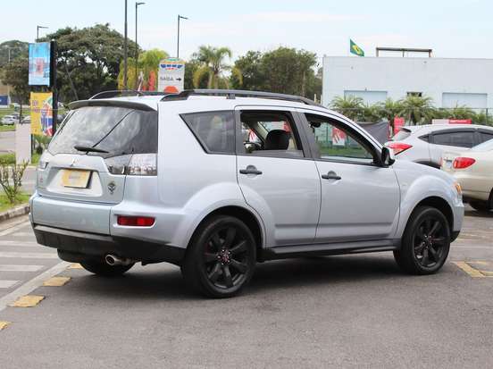 MITSUBISHI-OUTLANDER-2013