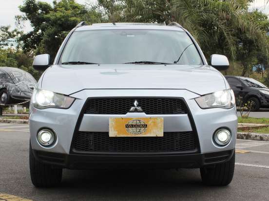MITSUBISHI-OUTLANDER-2013