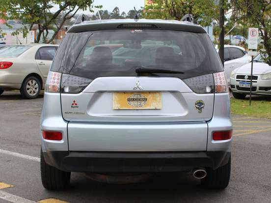 MITSUBISHI-OUTLANDER-2013