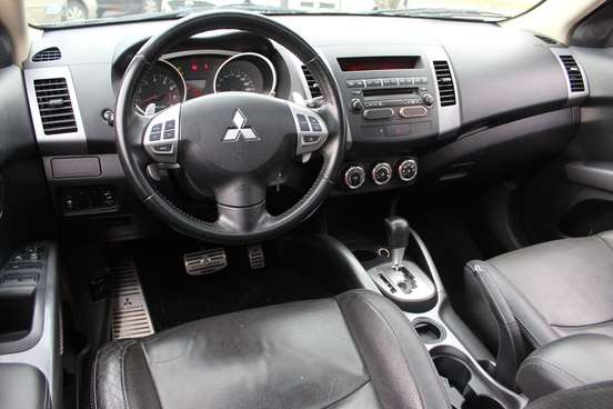 MITSUBISHI-OUTLANDER-2013