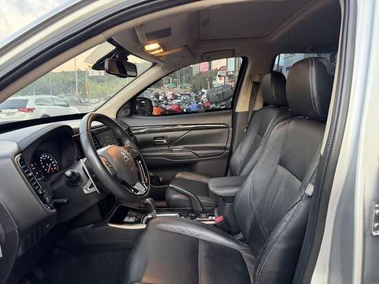 MITSUBISHI-OUTLANDER-2018