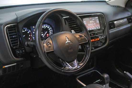 MITSUBISHI-OUTLANDER-2018