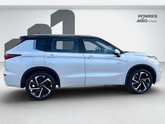MITSUBISHI-OUTLANDER-2.4 PHEV SIGNATURE S-AWC DHT MITSUBISHI-OUTLANDER-2025