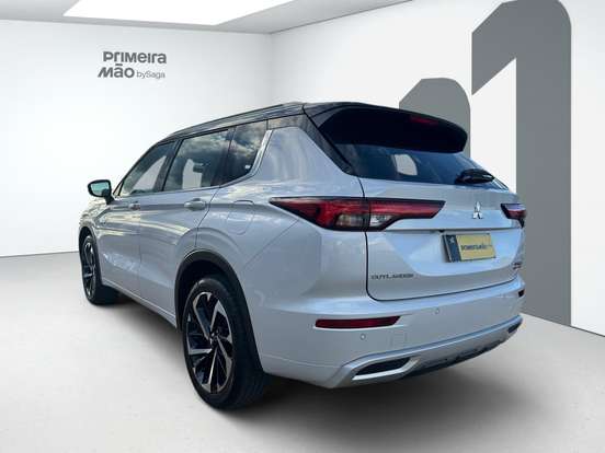 MITSUBISHI-OUTLANDER-2.4 PHEV SIGNATURE S-AWC DHT MITSUBISHI-OUTLANDER-2025
