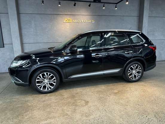 MITSUBISHI-OUTLANDER-3.0 GT 4X4 V6 24V GASOLINA 4P AUTOMÁTICO MITSUBISHI-OUTLANDER-2015