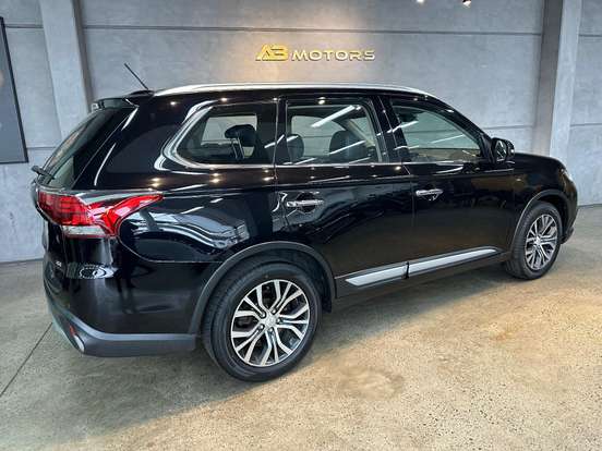 MITSUBISHI-OUTLANDER-2015