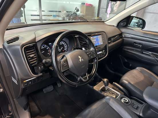 MITSUBISHI-OUTLANDER-2015