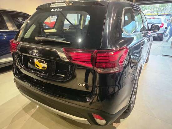 MITSUBISHI-OUTLANDER-2015