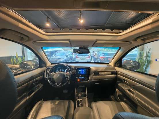 MITSUBISHI-OUTLANDER-2015