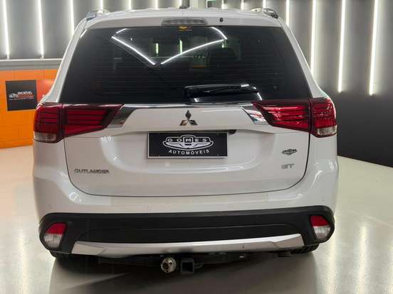 MITSUBISHI-OUTLANDER-2015