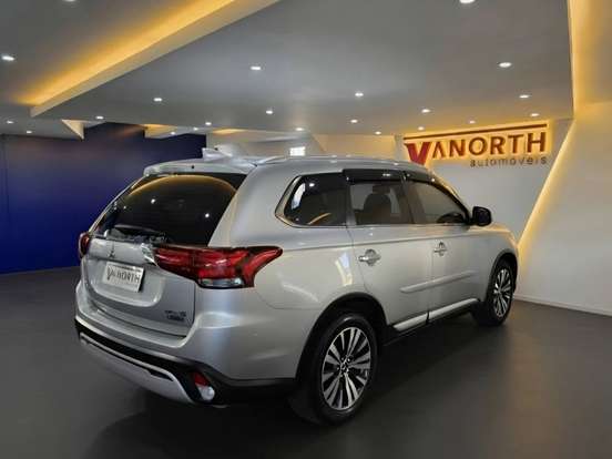 MITSUBISHI-OUTLANDER-2020