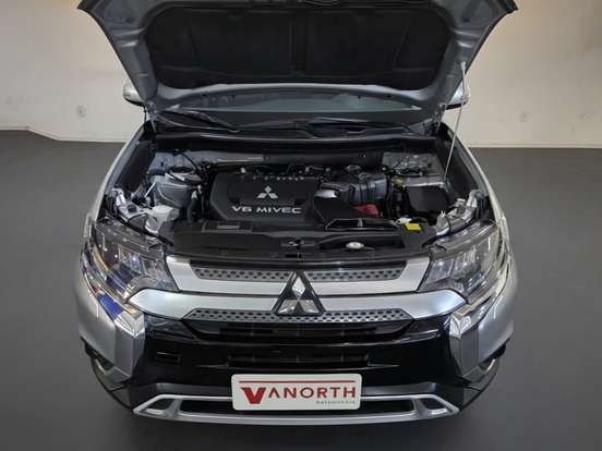 MITSUBISHI-OUTLANDER-2020