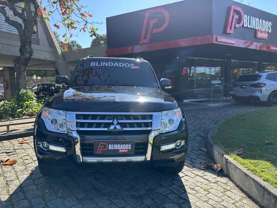 MITSUBISHI-PAJERO-2017