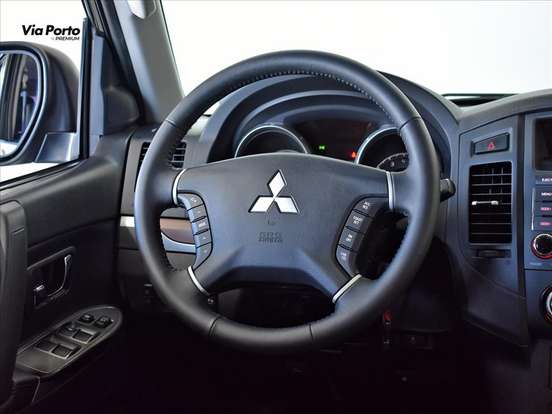 MITSUBISHI-PAJERO FULL-2012