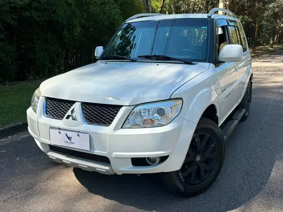 MITSUBISHI-PAJERO TR4-2.0 4X4 16V 140CV FLEX 4P AUTOMÁTICO MITSUBISHI-PAJERO TR4-2013