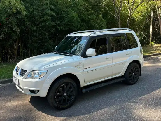MITSUBISHI-PAJERO TR4-2.0 4X4 16V 140CV FLEX 4P AUTOMÁTICO MITSUBISHI-PAJERO TR4-2013
