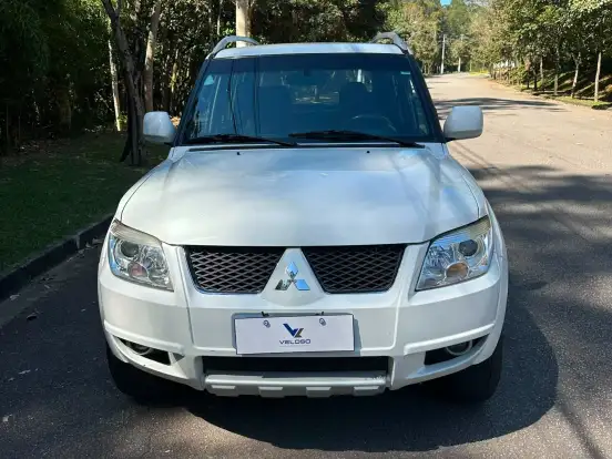 MITSUBISHI-PAJERO TR4-2.0 4X4 16V 140CV FLEX 4P AUTOMÁTICO MITSUBISHI-PAJERO TR4-2013