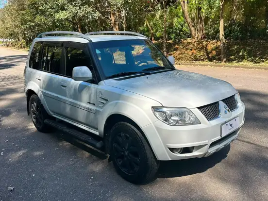 MITSUBISHI-PAJERO TR4-2.0 4X4 16V 140CV FLEX 4P AUTOMÁTICO MITSUBISHI-PAJERO TR4-2013