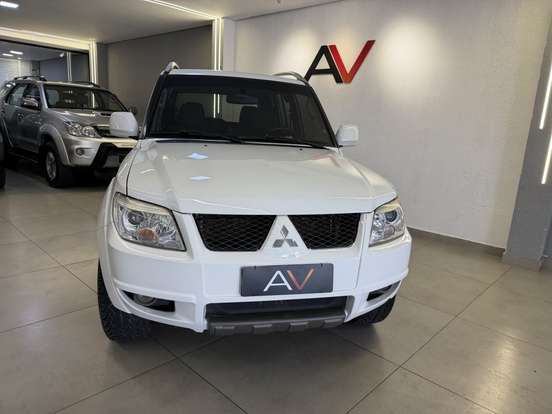 MITSUBISHI-PAJERO TR4-2.0 4X2 16V 140CV FLEX 4P AUTOMÁTICO MITSUBISHI-PAJERO TR4-2014