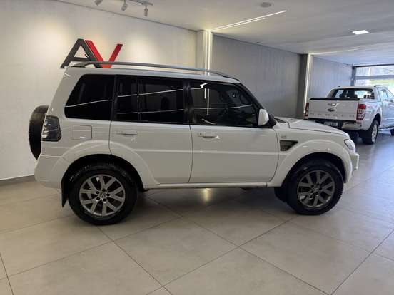 MITSUBISHI-PAJERO TR4-2014
