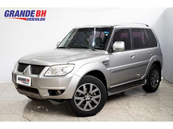 MITSUBISHI-PAJERO TR4-2.0 4X2 16V 140CV FLEX 4P AUTOMÁTICO MITSUBISHI-PAJERO TR4-2013