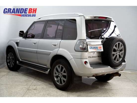 MITSUBISHI-PAJERO TR4-2.0 4X2 16V 140CV FLEX 4P AUTOMÁTICO MITSUBISHI-PAJERO TR4-2013