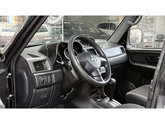 MITSUBISHI-PAJERO TR4-2010