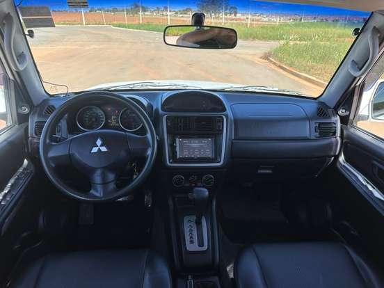 MITSUBISHI-PAJERO TR4-2011