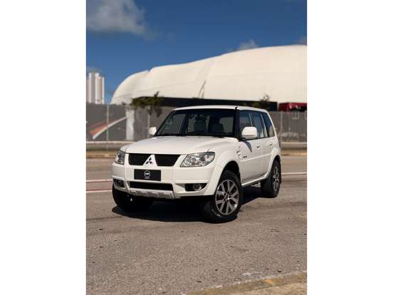 MITSUBISHI-PAJERO TR4-2.0 4X4 16V 140CV FLEX 4P AUTOMÁTICO MITSUBISHI-PAJERO TR4-2013