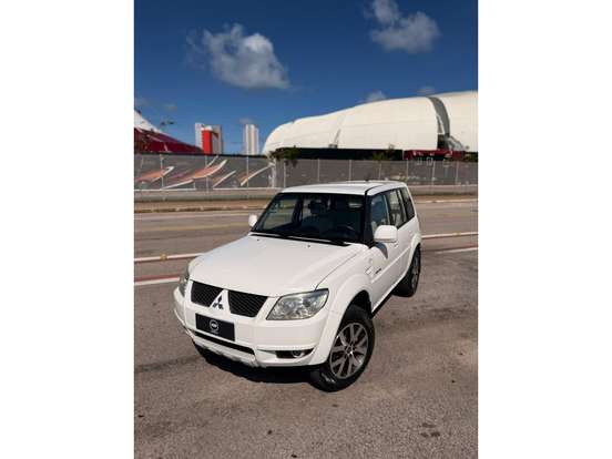 MITSUBISHI-PAJERO TR4-2.0 4X4 16V 140CV FLEX 4P AUTOMÁTICO MITSUBISHI-PAJERO TR4-2013