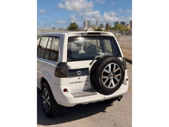 MITSUBISHI-PAJERO TR4-2.0 4X4 16V 140CV FLEX 4P AUTOMÁTICO MITSUBISHI-PAJERO TR4-2013