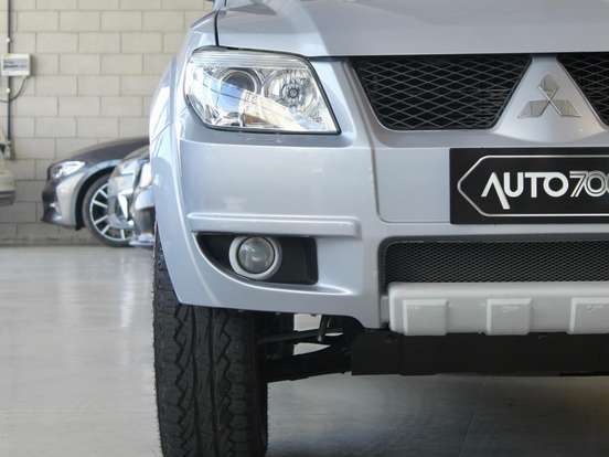 MITSUBISHI-PAJERO TR4-2.0 4X4 16V 140CV FLEX 4P AUTOMÁTICO MITSUBISHI-PAJERO TR4-2013