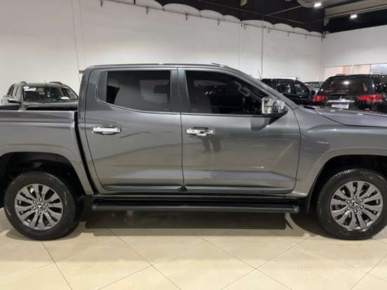MITSUBISHI-TRITON-2025