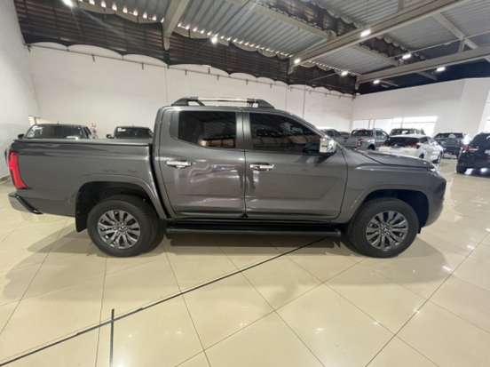 MITSUBISHI-TRITON-2025