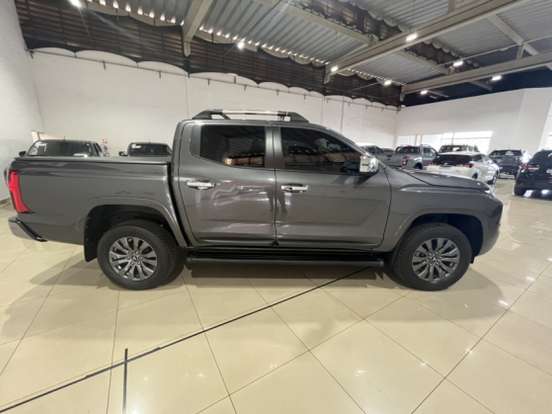 MITSUBISHI-TRITON-2.4 BITURBO DIESEL CD HPE 4X4 AUTOMÁTICO MITSUBISHI-TRITON-2025