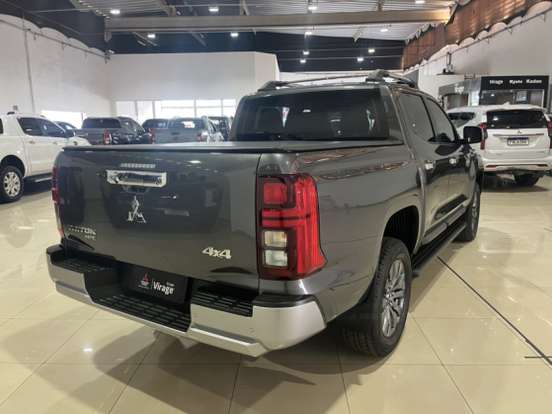 MITSUBISHI-TRITON-2.4 BITURBO DIESEL CD HPE 4X4 AUTOMÁTICO MITSUBISHI-TRITON-2025