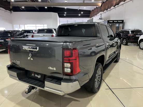 MITSUBISHI-TRITON-2.4 BITURBO DIESEL CD HPE 4X4 AUTOMÁTICO MITSUBISHI-TRITON-2025