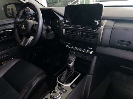 MITSUBISHI-TRITON-2.4 BITURBO DIESEL CD KATANA 4X4 AUTOMÁTICO MITSUBISHI-TRITON-2025