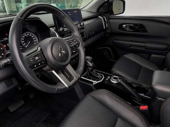 MITSUBISHI-TRITON-2025