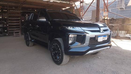 MITSUBISHI L200 TRITON 2.4 16V TURBO DIESEL SPORT HPE CD 4P 4X4 AUTOMÁTICO