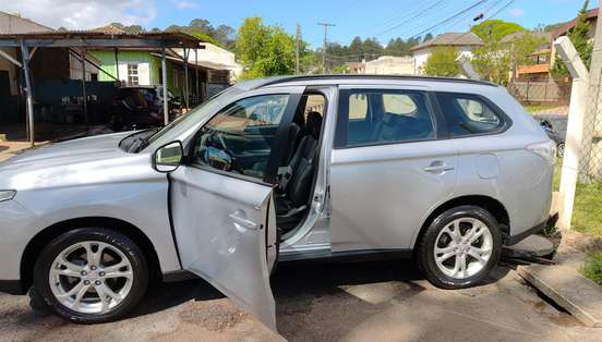MITSUBISHI-OUTLANDER-2013