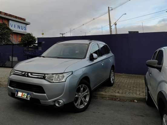 MITSUBISHI-OUTLANDER-2013