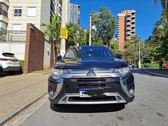 MITSUBISHI-OUTLANDER-2.0 MIVEC GASOLINA HPE AUTOMÁTICO MITSUBISHI-OUTLANDER-2018