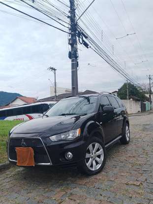 MITSUBISHI-OUTLANDER-2013