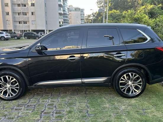MITSUBISHI-OUTLANDER-3.0 GT 4X4 V6 24V GASOLINA 4P AUTOMÁTICO MITSUBISHI-OUTLANDER-2018