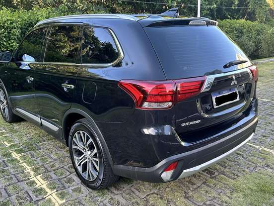 MITSUBISHI-OUTLANDER-3.0 GT 4X4 V6 24V GASOLINA 4P AUTOMÁTICO MITSUBISHI-OUTLANDER-2018